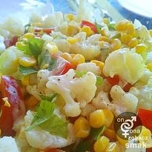 Sałatka kalafiorowa z lubczykiem idealnie pasuje do grillowanych mięs, ale nie tylko. Można ją podawać jako lekkie danie na lunch, a także jako przystawka do obiadu. Jest prosta...