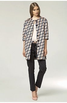 Cudowny długi żakiet z rękawem 3/4 w modny geometryczny wzór. Więcej po kliknięciu w zdjęcie.