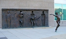 całego
Break Through From Your Mold By Zenos Frudakis