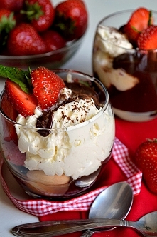 Czekoladowy deser. Kliknij na zdjęcie a wyskoczy przepis.