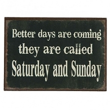 Magnes na lodówkę w stylu retro, czarne tło, jasny napis lekko postarzany na rogach