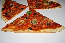 pizza na cienkim cieście z ...