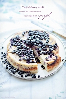 Sernik z musem jagodowym