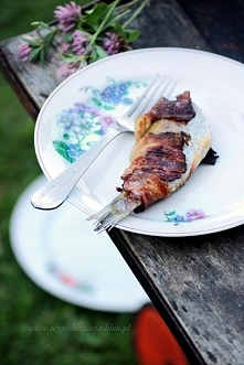 Płotki grillowane w boczku