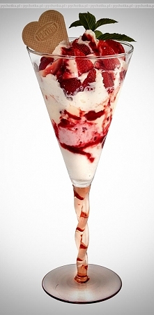Lody z polewą truskawkową z alkoholem