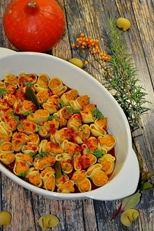 LUMACONI Z PASTĄ Z DYNI I SUSZONYCH POMIDORÓW