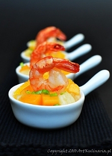 Krewetka na sałatce z owoców egzotycznych