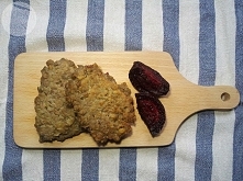 Placki z zielonej soczewicy z pesto