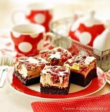 Brownies z serem i malinami