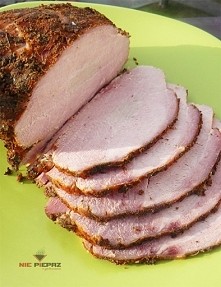 Szynka pieczona w rękawie
Składniki :szynka bez kości ( moja miała 1,800kg )
Marynata:

2 litry wody
5 ząbków czosnku
4 łyżki soli peklowej
3 listki laurowe
5 kulek ziela angiel...