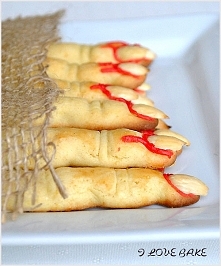 Paluchy wiedźmy na Halloween – przepis ilovebake.pl