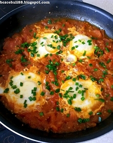 Szakszuka, czyli jajka w po...