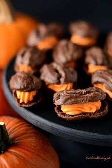 Eklerki czekoladowe z pomar...