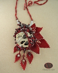 Autumn Marsala - wisior beading (mika z granatami)
Autor: Slomkad (VAKARAS ART)