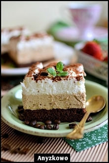 Pianki śmietankowa i cappucinko na  biszkopcie.