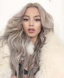 Hej mam pytanie, które nurtuje mnie od kilku dni, bo nie znam na nie odpowiedzi, mam nadzieję że mi pomożecie 
Mam włosy w kolorze jasnego blondu, planuje przefarbować je na kol...