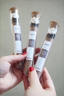 prezent dla gości - kakao, cukier, małe pianki