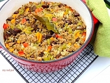 Ryz zapiekany z watrobka drobiowa, miesem mielonym wieprzowym i warzywami. Jednogarnkowe danie pyszne i sycace, idealne na sezon jesienno zimowy.