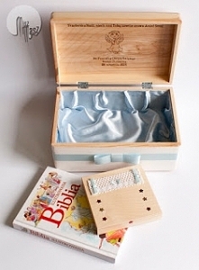 Biblia + kartka z życzeniam...