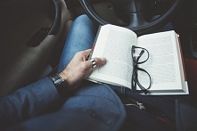 Czy czytanie jest tylko domeną emerytów ?
