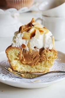 Składniki na 9-10 babeczek:...