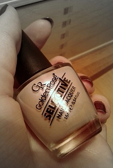 Na co dzień w okresie jesiennym polecam delikatne kolory,np. taki WARM BREEZE 06 z serii Selective z firmy Golden Rose.