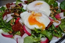 Szybka sałatka z jajkiem.