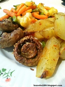 Przepis na przystawkę lub ciekawy dodatek do obiadu. Pieczone pieczarki w sosie sojowym