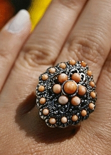 Mam na sprzedasz pierścionek ze zdjęcia, był nie używamy, jedynie przymierzony do zdjęcia. 
Zapraszam vinted.plkaczko