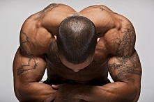 Przykładowy trening barków, mięśnie naramienne pod lupą