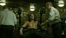 tak właśnie obrabiali ramię (i sutek) James'owi :D