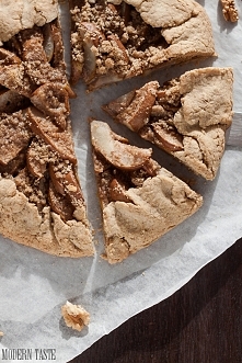 Galette z orzechami i gruszką