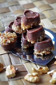 Czekoladki z orzechami w miodzie