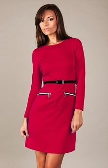 Czerwona gustowna trapezowa sukienka odcięta w pasie