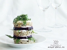 burak, ser kozi i rukola polana miodem na grzance