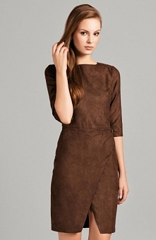 Misebla MSU0036 sukienka brąz Stylowa sukienka w jednolitym kolorze, kopertowy krój, rękaw długości 3/4