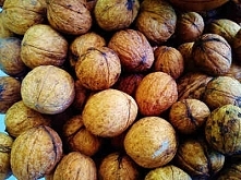 Chrupiące przekąski - orzechy włoskie.