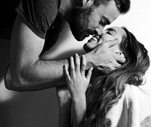 "Zacznij doceniać szczegóły. Poranną kawę, dobrą książkę, zachwycającą piosenkę, wzruszający film. Znajdź szczęście w uśmiechu przechodnia, zdanym egzaminie, ciepłym głosie...