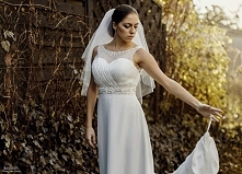 Delikatna zwiewna suknia z ...