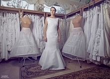 Suknia rybka z dekoltem w ł...