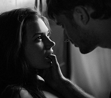 "Jeśli jest wspaniała 
nie będzie łatwa 
jeśli jest łatwa 
nie będzie wspaniała 
jeśli jest tego warta 
nie poddasz się 
jeśli się poddasz 
nie jesteś jej wart... 
Prawda j...