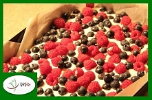 Do świąt pozostał jeszcze miesiąc. Może dacie się skusić na przygotowanie kruchego ciasta z owocami i budyniową pianką? Przepis jest po prostu rewelacyjny.