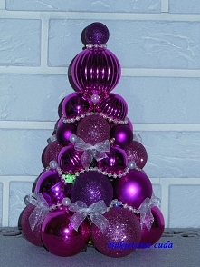 Świecąca choineczka z bombek