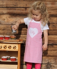 Cudne fartuszki z ręcznie haftowanym imieniem na liliko.pl