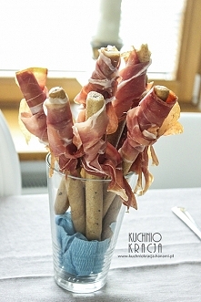 Grissini owinięte szynką sezonowaną