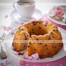 Puszysta babka piaskowa z rodzynkami