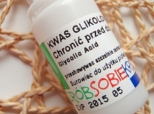 Kwas glikolowy. Probowala ktoras z Was? Zastanawiam sie nad kupnem,ale boje sie, ze poparzy mi skore.