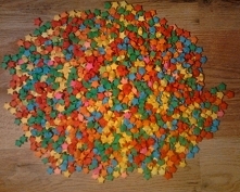 Gwiazdki szczęścia. Sprzedje ręcznie wykonane papierowe gwiazdki o średnicy około 1 cm. Są idealnym dopełnieniem każdego prezentu i ozdobą. Wystarczy je wsypać do wazonu a będą ...