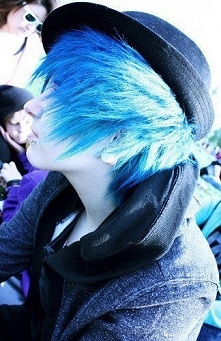 Niebieskie włoski ^^