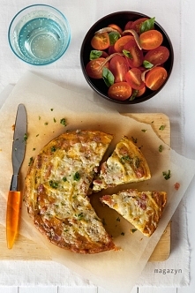 Serowa frittata z makaronem i boczkiem